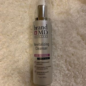 AGE DEFENSE- Revitalizing cleanser